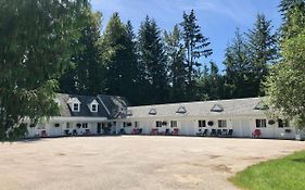 Pines Motel